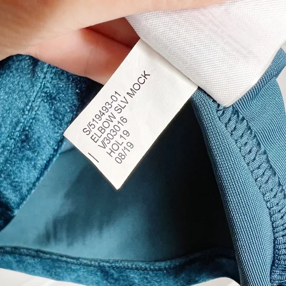 Banana Republic Blue Teal Green Velvet Mock Neck Top Size S - Picture 4 of 5